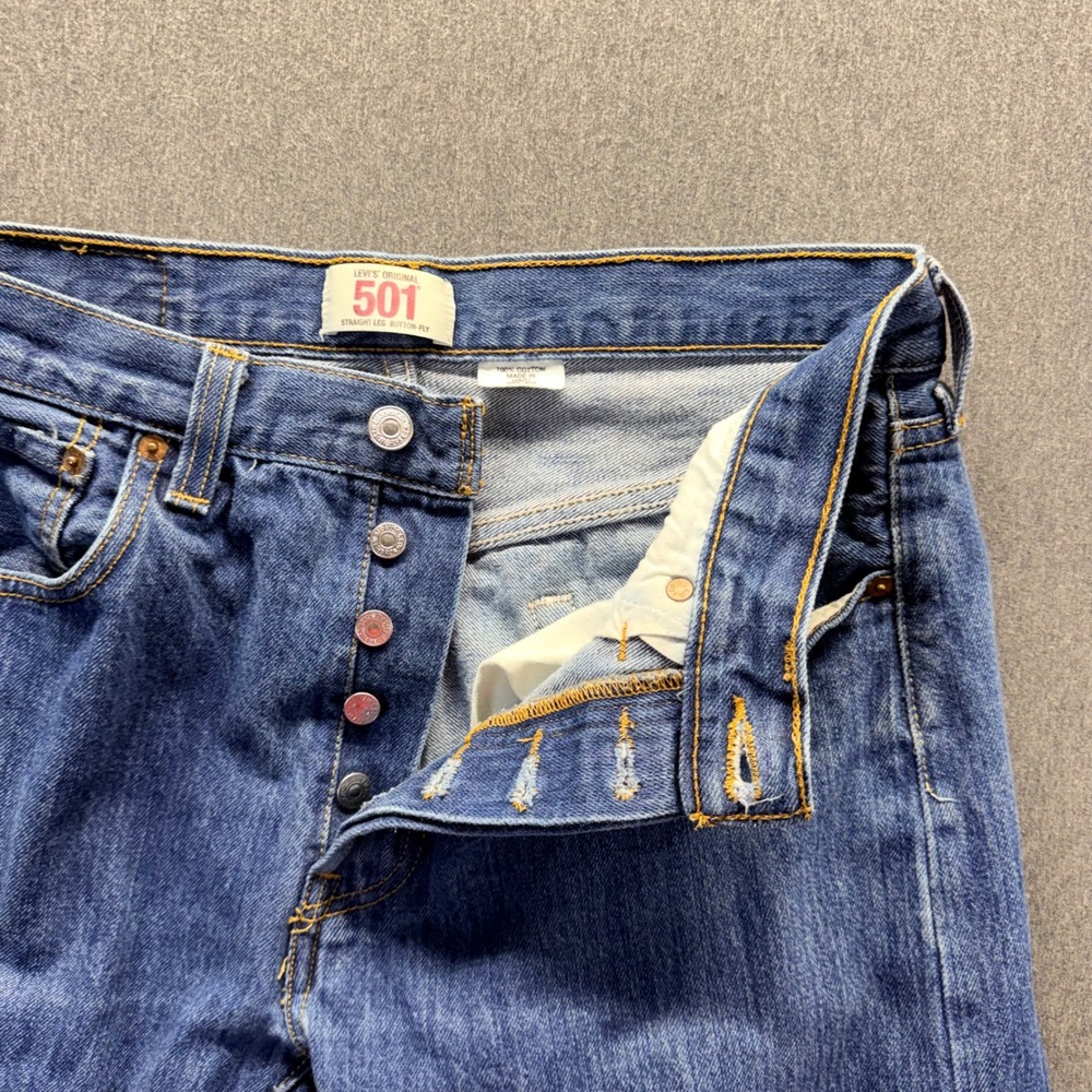 Levis 501 Original Straight Leg Blue Denim Jeans Mens 33x32 Button Fly 005010115